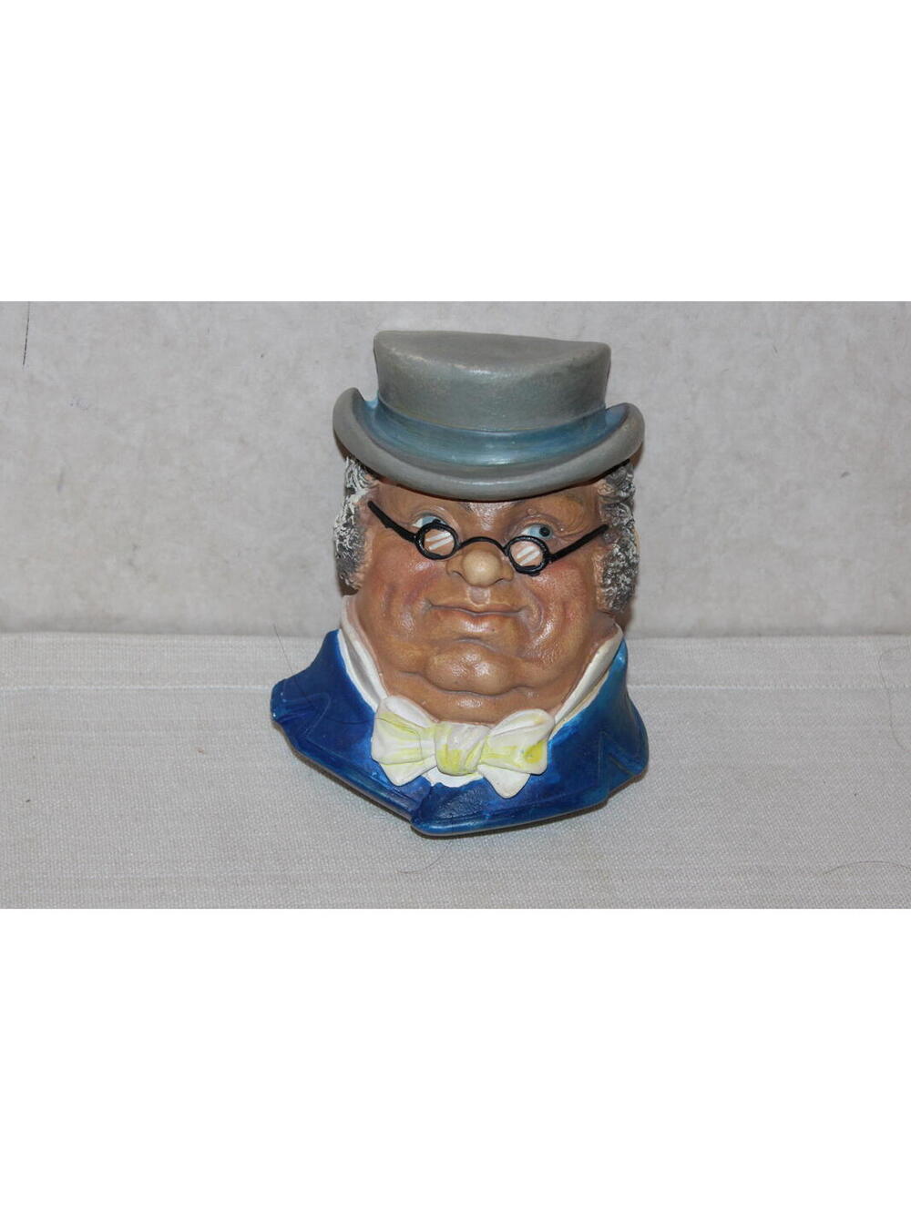 Legends England Chalkware Mr. Pickwick Wall Head – Oliver Twist Décor